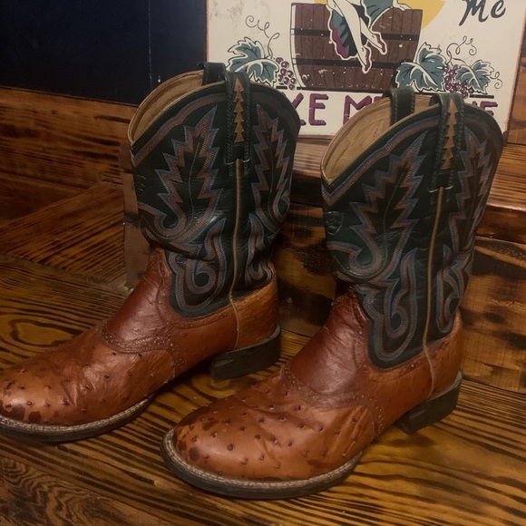 Size 10D Ariat boots